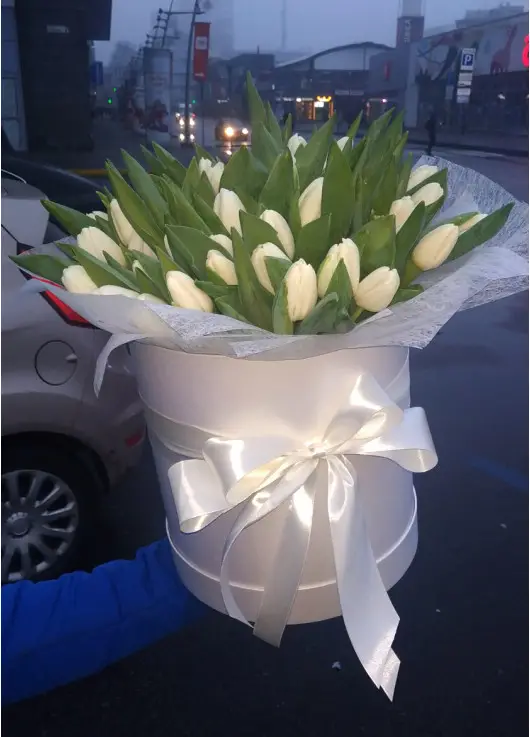 White tulips in a hat box White tulips in a hat box