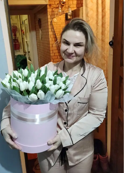 White tulips in a hat box White tulips in a hat box