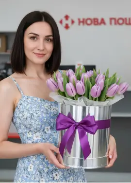 25 lilac tulips in a box (imported, Netherlands)