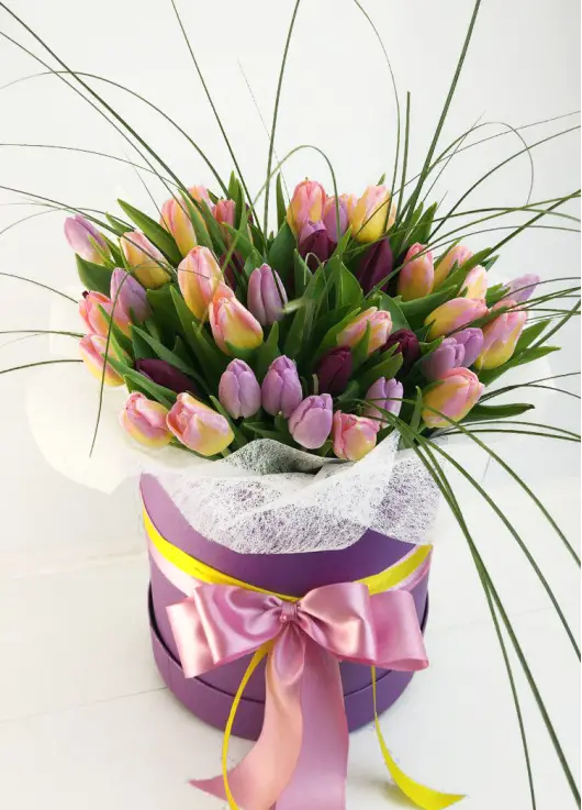 Mix Tulip in a hat box