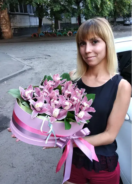 Orchids in a hat box heart Orchids in a hat box heart