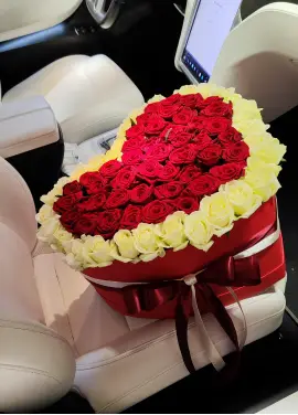 75 roses in a heart box “Contour”