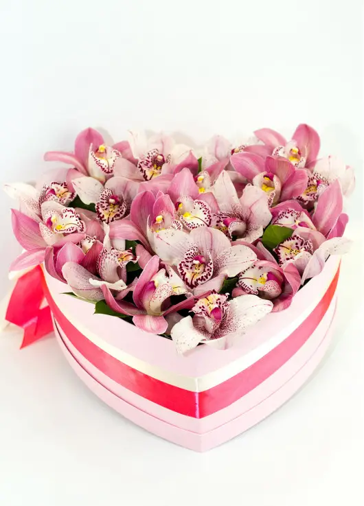 Orchids in a hat box heart Orchids in a hat box heart