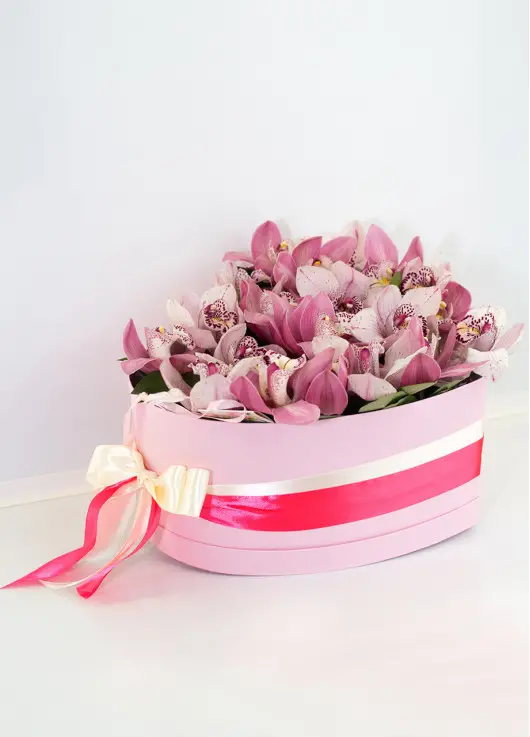 Orchids in a hat box heart Orchids in a hat box heart