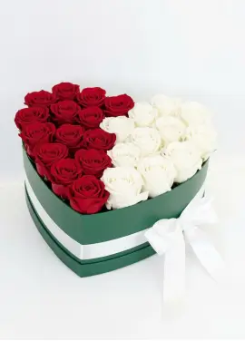 25 roses in a heart box “Contrast”