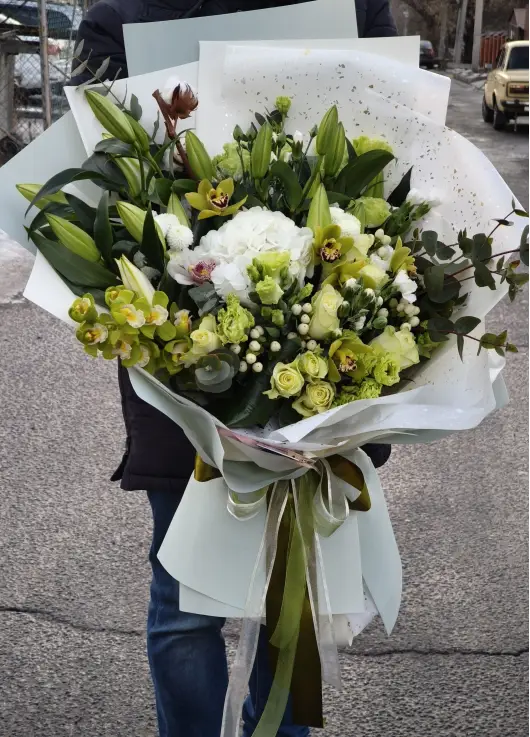 Mix bouquet “Camilla” light green and white (large)