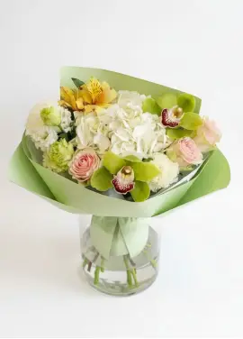 “Camilla” green & white mix bouquet (small)
