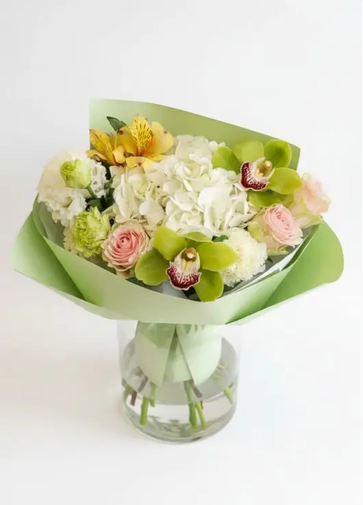 “Camilla” green & white mix bouquet (small)