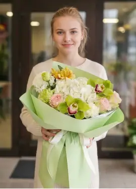 “Camilla” green & white mix bouquet (small)