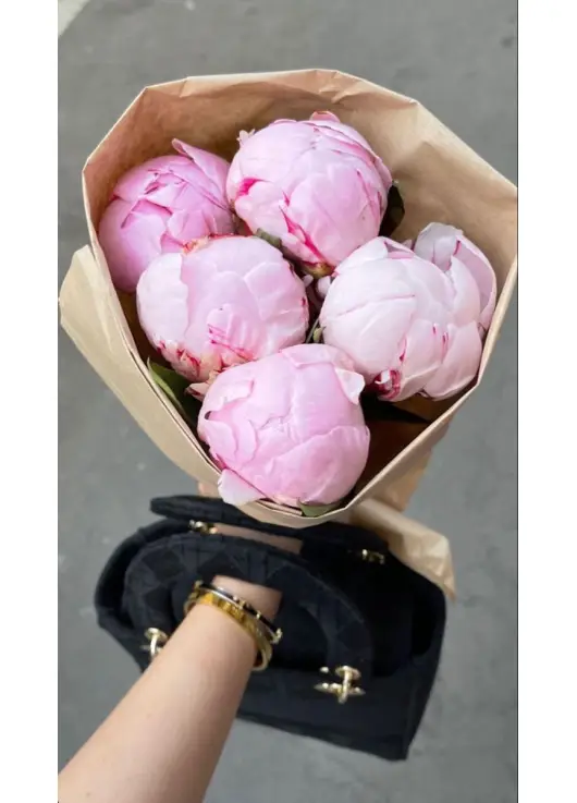 Bouquet of 5 pink peonies