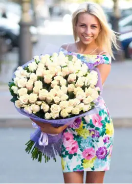 101 cream roses