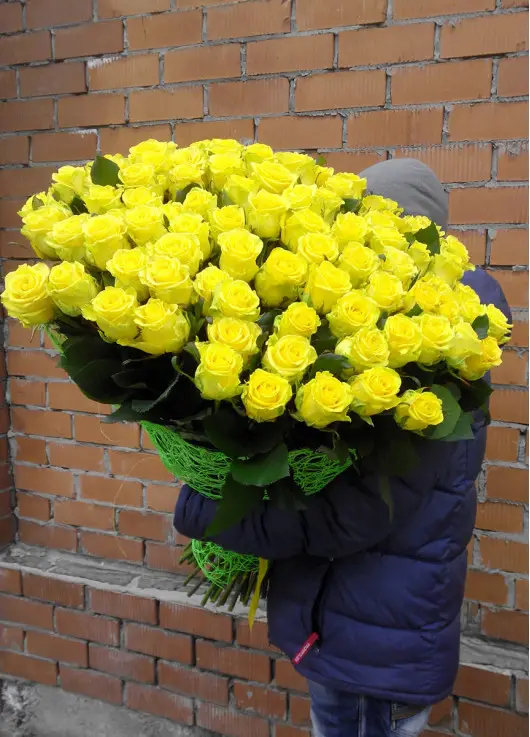 101 yellow roses