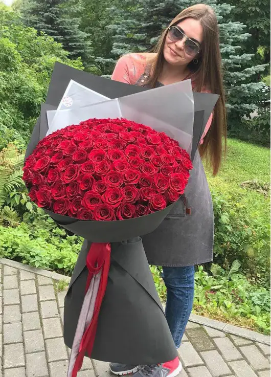 101 red roses 101 red roses