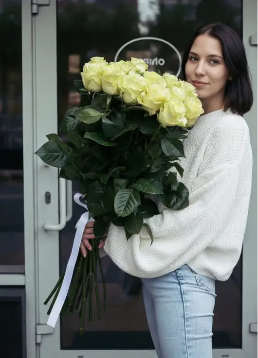 15-rose bouquet: long-stem imported white roses “Mondial”