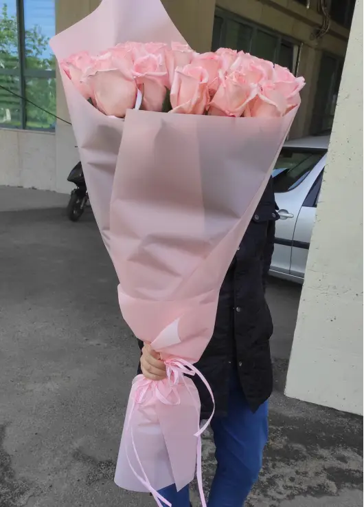 15-rose bouquet: tall pink roses “Be Sweet”