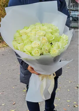Bouquet of 19 white roses