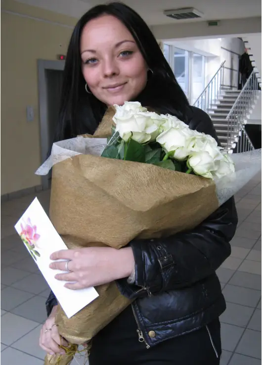 Bouquet of 19 white roses