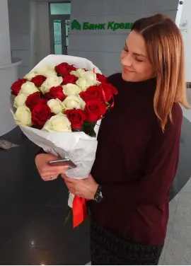 25-rose red & white mixed bouquet