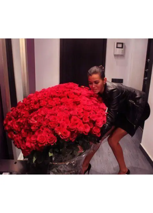 555 red roses 555 red roses