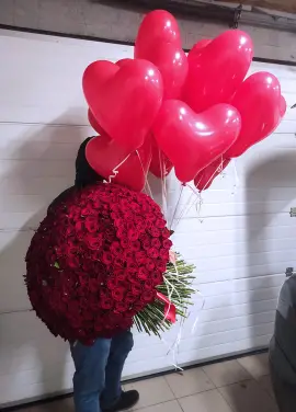 333 red roses