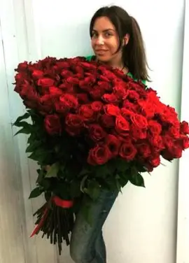 201 red roses