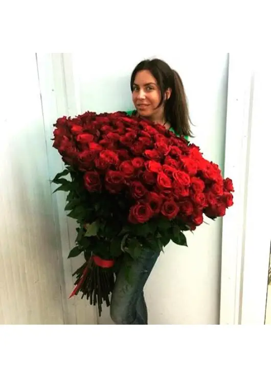 201 red roses