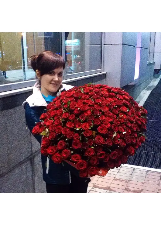 201 red roses