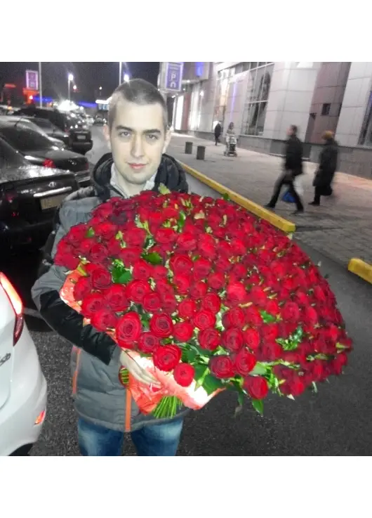 201 red roses
