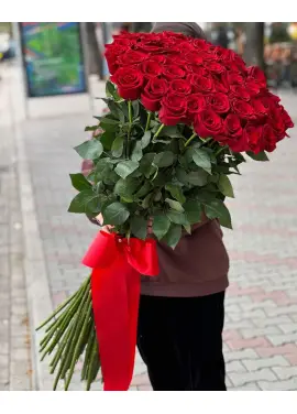 35-rose bouquet: tall red roses “Freedom”