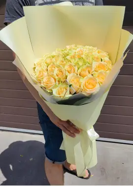 35-rose bouquet: cream roses “Talea”
