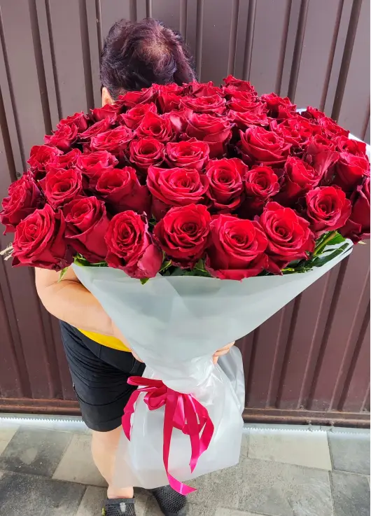 45-rose bouquet: red roses “Prestige”