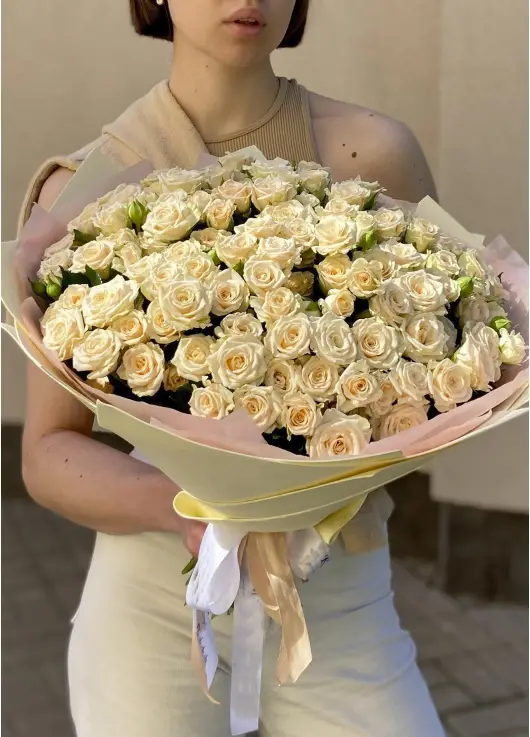 Bushed cream color roses Dnipro