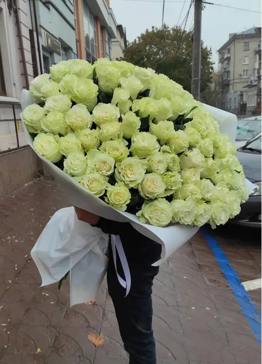 101 white roses
