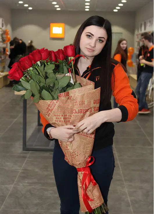 15-rose bouquet: long-stem red roses “Explorer”