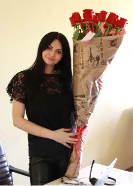 9-rose bouquet: long-stem red roses “Explorer”
