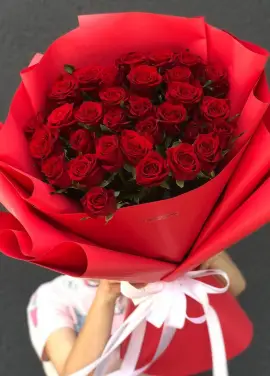Cool bouquet of 25 red roses