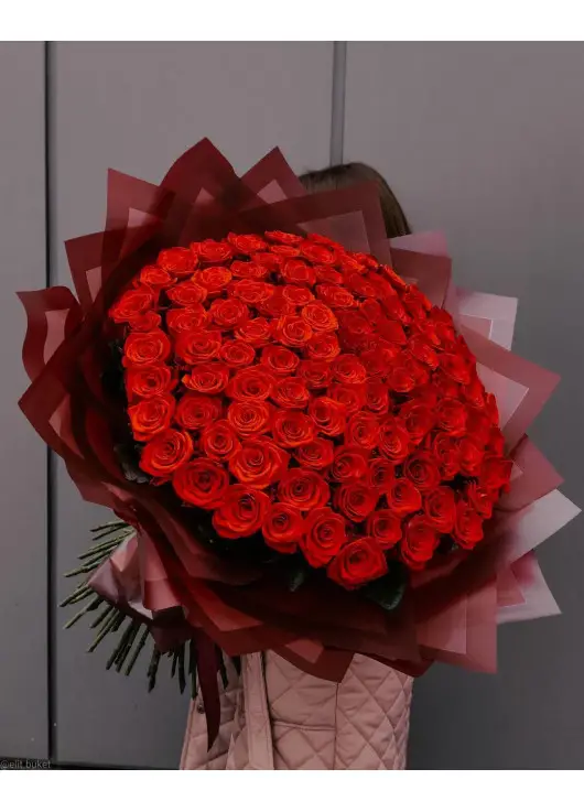 Bouquet of red roses
