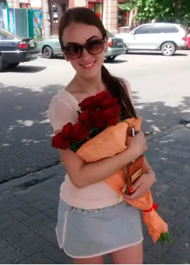 11-rose bouquet: red roses “Grand Prix”