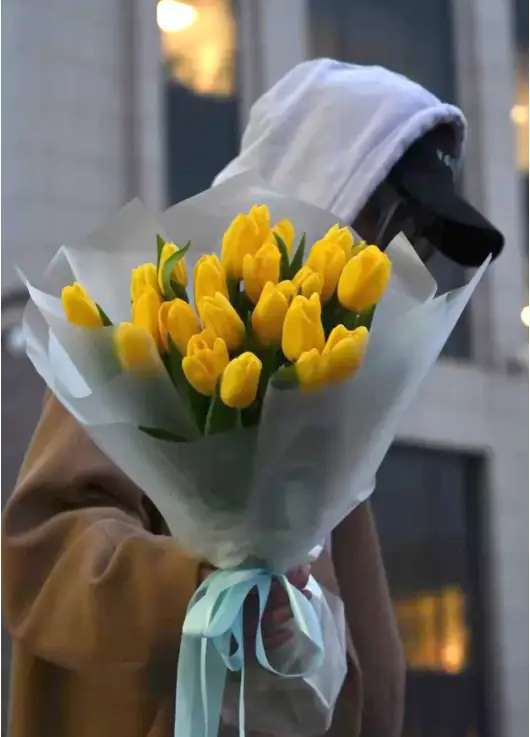 Bouquet of 15 yellow tulips (imported, Netherlands)