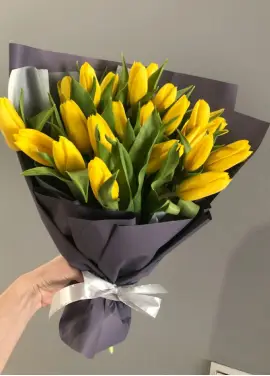 Bouquet of 19 yellow tulips (imported, Netherlands)