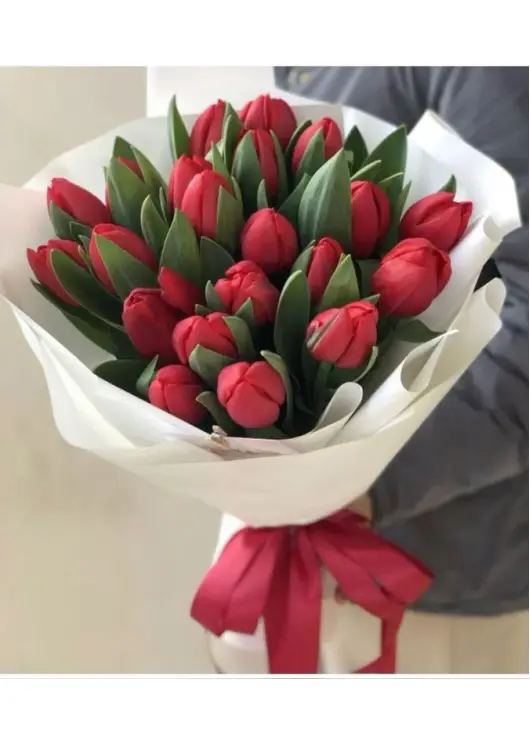 Bouquet of 21 red tulips (imported, Netherlands)