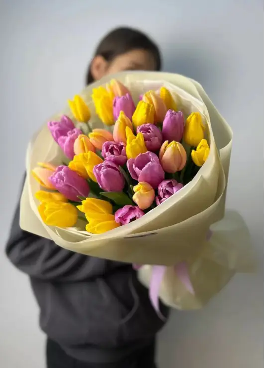 Bouquet of 35 mixed tulips (imported, Netherlands)