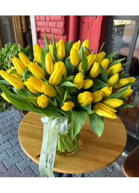 Bouquet yellow tulips